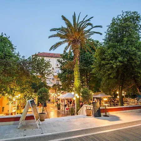 Ξενοδοχείο Sumratin