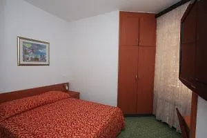 Ξενοδοχείο Sumratin 2*